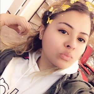 Meet your Posher, Elizabeth